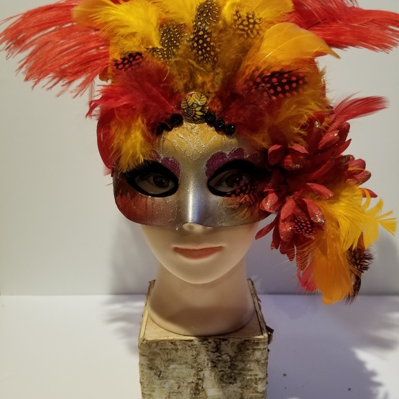 902 Mardi Gras masks - Picture 2 of 3
